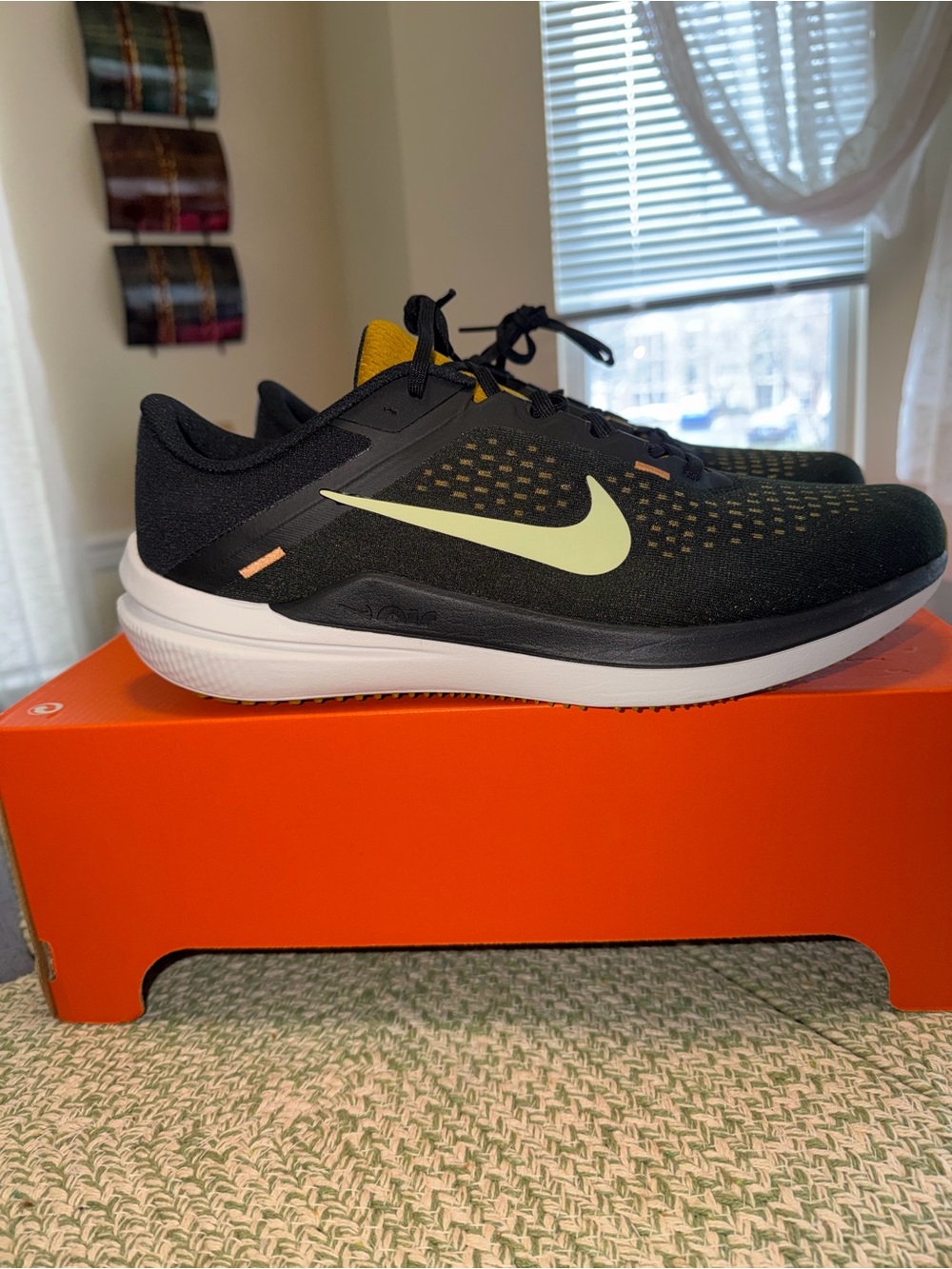 Nike Men's Air Winflo 10 sneakers size 12 new/box without lid!